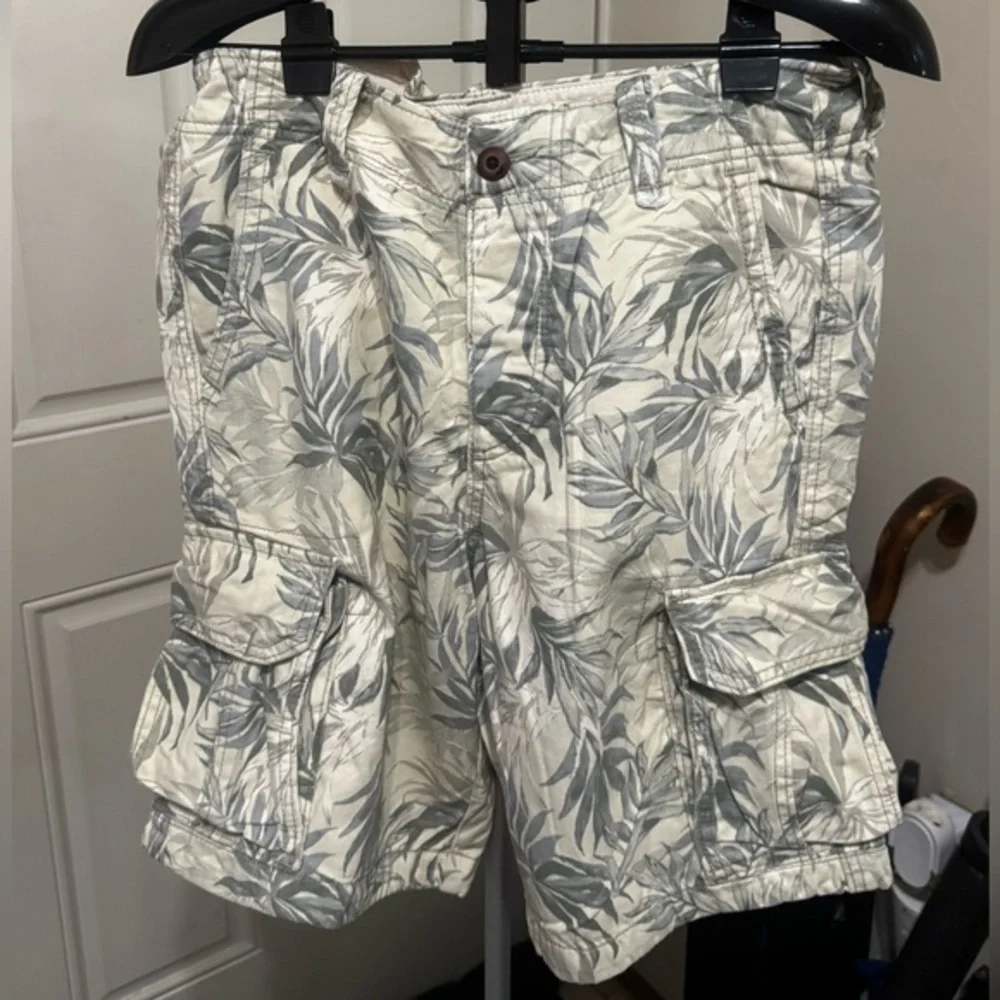 Hollister Shorts I Men’s I Cargo I Leaf Pattern I Size M I Button Fly